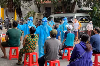 100% người dân ở khu phố Ngô Quyền, phường 5, thành phố Tuy Hòa đã được lấy mẫu xét nghiệm lần thứ 4 để thiết lập vùng xanh an toàn.