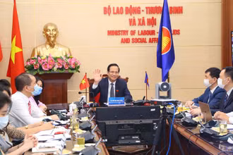 Bộ trưởng Lao động - Thương binh và Xã hội Đào Ngọc Dung tham gia ý kiến tại hội nghị trực tuyến ASCC lần thứ 26.