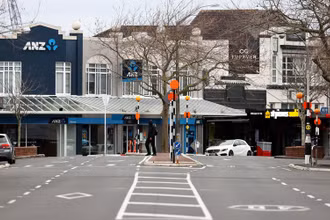 Đường phố Auckland trong thời gian phong tỏa để kiểm soát dịch Covid-19. (Ảnh: Reuters)
