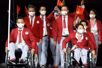 Đoàn thể thao Việt Nam diễu hành tại Lễ khai mạc Paralympic Tokyo 2020 ở Tokyo (Nhật Bản) hôm 24/8. (Ảnh: Getty)
