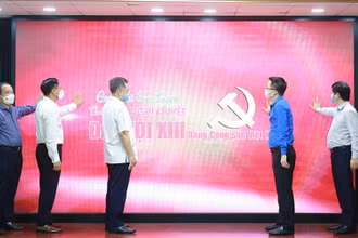 Ấn nút khởi động cuộc thi.