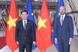 Chủ tịch Quốc hội Vương Đình Huệ hội kiến Chủ tịch Hội đồng châu Âu Charles Michel. (Ảnh: Doãn Tấn/TTXVN)