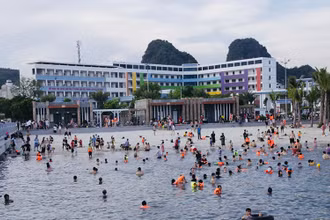Bãi tắm Hòn Gai TP Hạ Long, tỉnh Quảng Ninh.