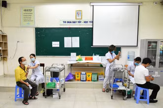 Hà Nội tăng tốc tiêm chủng (Ảnh minh họa)