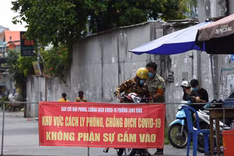 Chốt kiểm soát khu vực phong tỏa tại phường Long Bình, địa bàn tập trung đông nhà trọ nhất TP Biên Hòa (Đồng Nai).
