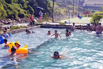 Người dân thành phố Lào Cai hoạt động thể thao rèn luyện sức khỏe. (Ảnh chụp trước ngày 20/5/2021)