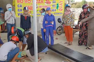 Lực lượng chức năng kịp thời cấp cứu nhưng các em đã được xác định tử vong.