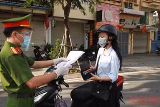 Lực lượng chức năng của thành phố sẽ tăng cường kiểm tra việc sử dụng giấy đi đường.