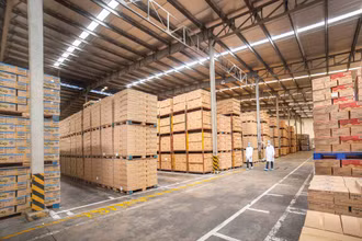 Kho thành phẩm trong một nhà máy của Vinamilk, tồn kho linh hoạt bảo đ cung ứng trong nước và cả xuất khẩu theo diễn biến của Covid-19. 