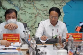 Phó Thủ tướng Lê Văn Thành, Trưởng Ban chỉ đạo quốc gia về phòng chống thiên tai và Bộ trưởng Nông nghiệp và Phát triển nông thôn Lê Minh Hoan là Phó trưởng ban thường trực chỉ đạo họp ứng phó với bão số 5.