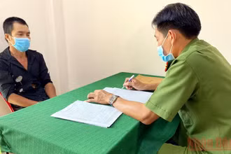 Đối tượng Đông tại cơ quan Công an. (Ảnh do cơ quan Công an cung cấp)