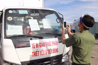 Hậu Giang kiểm soát chặt người và phương tiện ra vào địa bàn để phòng, chống dịch Covid-19.