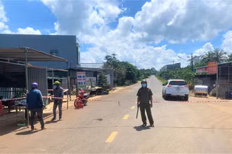 Phong tỏa buôn Tơng Ju, Ea Bông và thôn Cao Thắng để phòng, chống dịch Covid-19.