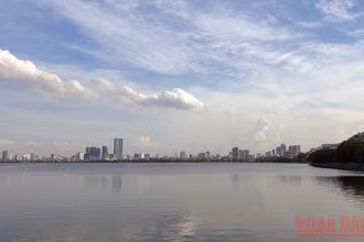Một góc hồ Tây (Ảnh: T.LINH)