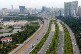 Con đường đi lên chủ nghĩa xã hội ở Việt Nam ngày càng được hoàn thiện và từng bước được hiện thực hóa. (Ảnh: Đại lộ Thăng Long ở Thủ đô Hà Nội - Nguồn:tuyengiao.vn)