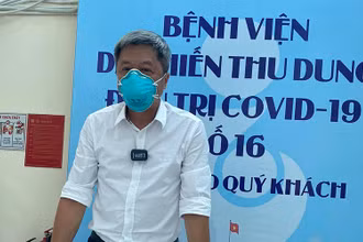 Thứ trưởng Nguyễn Trường Sơn làm việc tại Bệnh viện dã chiến 16.