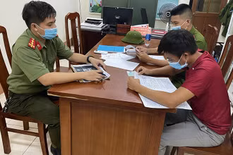 Công an huyện Bố Trạch (Quảng Bình) làm việc với ông L.Q.D.