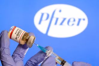 Vaccine của Pfizer/BioNTech là một trong ba loại vaccine Covid-19 được cấp phép sử dụng tại Mỹ. (Ảnh: Reuters)