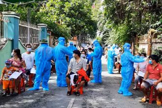 Chuẩn bị tiêm vaccine cho người dân.