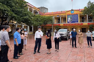 Lãnh đạo tỉnh Hải Dương kiểm tra công tác phòng, chống dịch Covid-19 tại Trường THCS Ngô Gia Tự (TP Hải Dương).
