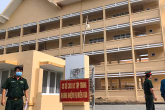 Những công dân được tỉnh Bạc Liêu đón về địa phương được cách ly tập trung tại khu vực phường 1, TP Bạc Liêu. (Ảnh: TRỌNG DUY)