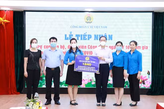 Chăm lo, động viên các cháu thiếu nhi là con những “chiến sĩ áo trắng”