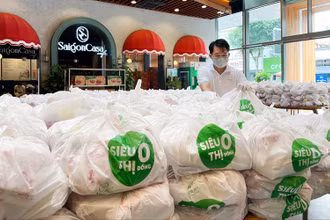 Siêu thị 0 Đồng của NovaGroup đã trao tặng hơn 200 nghìn phần quà tới bà con gặp khó khăn tại TP Hồ Chí Minh.