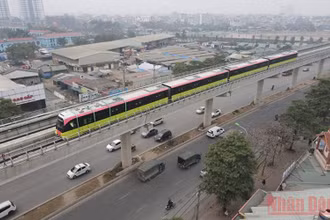 Chạy thử đoạn trên cao tàu điện Nhổn - ga Hà Nội.