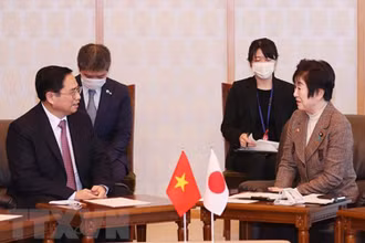 Thủ tướng Phạm Minh Chính hội kiến Chủ tịch Thượng viện Nhật Bản Santo Akiko. (Ảnh: TTXVN)