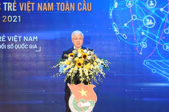 Đồng chí Đỗ Văn Chiến phát biểu ý kiến tại Lễ khai mạc Diễn đàn.
