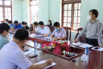 Huyện Phù Yên họp khẩn tại xã Mường Do về 2 trường hợp F0 tại bản Bãi Lươn.