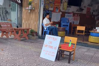 Các cơ sở kinh doanh dịch vụ ăn uống trên địa bàn thành phố Vĩnh Long chỉ được bán mang về. 
