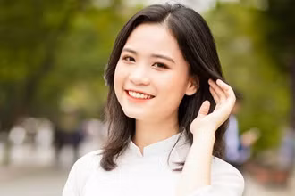  Cán bộ Đoàn xuất sắc, tiêu biểu Lê Ngọc Trinh. 