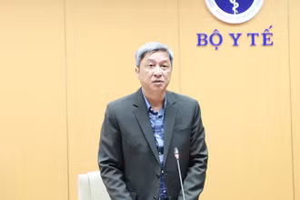 Thứ trưởng Y tế Nguyễn Trường Sơn phát biểu tại hội nghị. (Ảnh: Báo SK&ĐS)