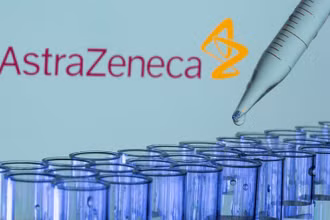 AstraZeneca đánh giá tác động của biến thể Covid-19 mới đối với vaccine