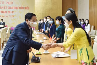Thủ tướng Phạm Minh Chính gặp mặt đại diện nhà giáo, cán bộ quản lý giáo dục tiêu biểu