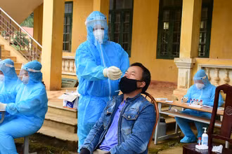 Tập trung xét nghiệm truy vết dịch tại huyện Na Hang, Tuyên Quang.
