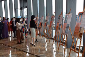 Triển lãm thu hút đông đảo khách tham quan.