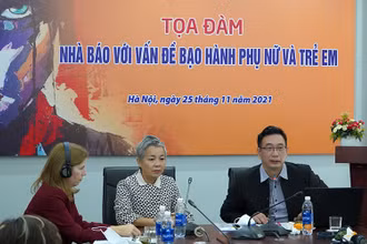 Các đại biểu dự tọa đàm tại Viện đào tạo Báo chí và Truyền thông (Ảnh: SJC)