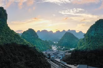 Toàn cảnh khu nghỉ dưỡng khoáng nóng Yoko Onsen Quang Hanh. 
