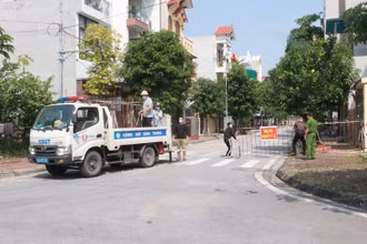 Nhiều khu dân cư trên địa bàn TP Nam Định được dỡ bỏ cách ly y tế do đã bảo đảm các điều kiện an toàn phòng dịch.