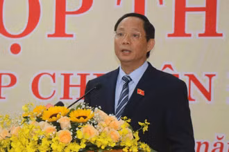 Phó Chủ tịch Quốc hội Trần Quang Phương phát biểu tại kỳ họp thứ 5 HĐND tỉnh Quảng Ngãi khóa XIII. 