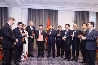 Thủ tướng Phạm Minh Chính chứng kiến trao đổi văn bản thỏa thuận hợp tác chiến lược giữa VietJet Air và Airbus trị giá 23 tỷ đô và đưa vào khai thác dòng tàu bay thân rộng A330. (Ảnh: TTXVN)