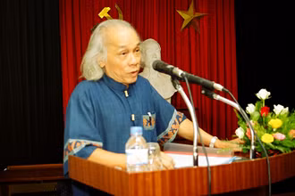 Phó Giáo sư, Nhà giáo Nhân dân Lê Mậu Hãn.
