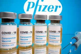Vaccine ngừa Covid-19 của Pfizer-BioNTech vừa được Cơ quan Quản lý dược phẩm châu Âu (EMA) phê duyệt sử dụng để tiêm cho trẻ em trong độ tuổi 5-11. (Ảnh: Reuters)