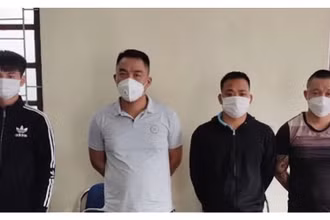 Bốn đối tượng trong đường dây đánh bạc vừa bị bắt tạm giam