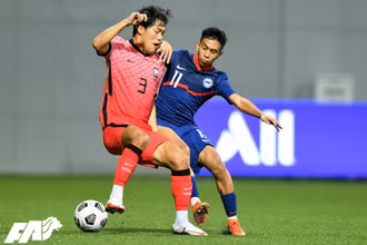 U23 Hàn Quốc (áo đỏ) thi đấu áp đảo U23 Singapore. (Ảnh: FA)