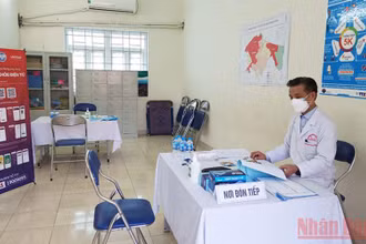 Trạm y tế lưu động tại quận Thanh Xuân (Hà Nội).