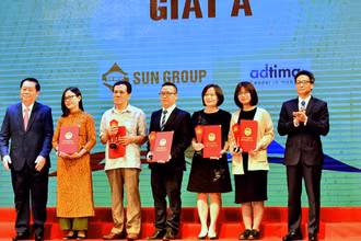 Đại diện Nhà xuất bản Kim Đồng và các tác giả nhận giải A. (Ảnh: Nhà xuất bản Kim Đồng)
