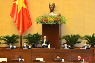 Chủ tịch Quốc hội Vương Đình Huệ phát biểu bế mạc phiên chất vấn và trả lời chất vấn ngày 12/11. (Ảnh: LINH NGUYÊN)